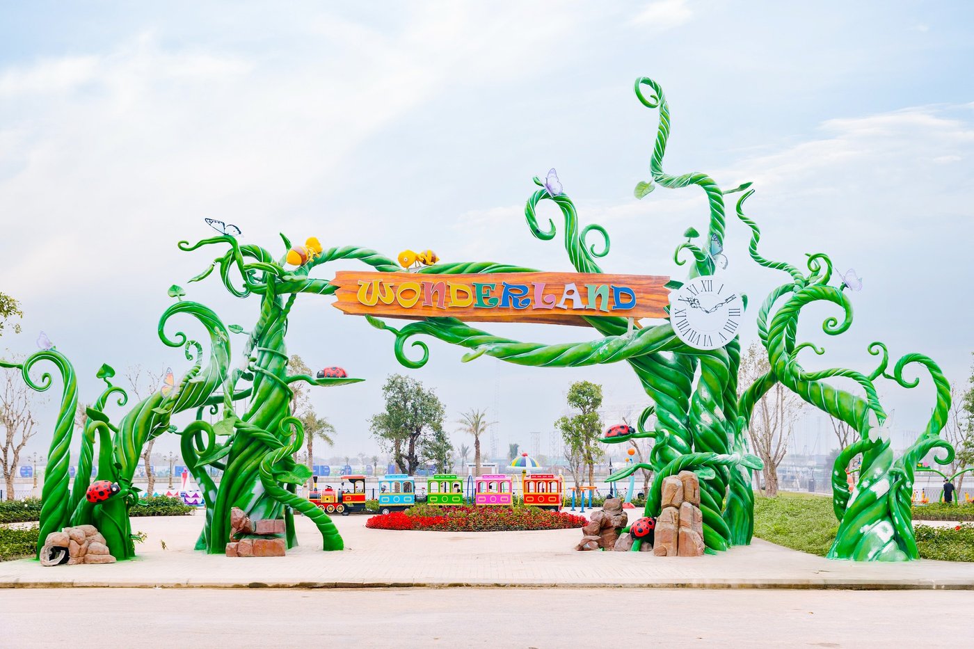 tiến độ vin cổ loa tháng 3 2025 công viên xứ sở thần tiên.jpg